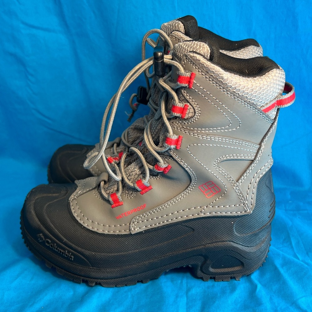 Columbia winter boots waterproof bugaboot 200 grams insulation youth size 2